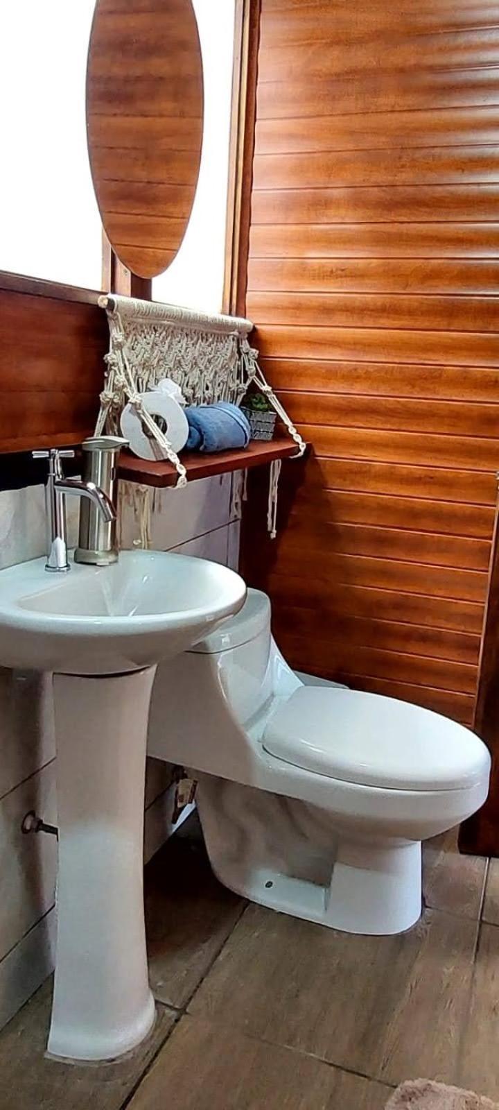 Casita Happy Feet And Tours Corcovado Hotel Drakes Bay Екстериор снимка
